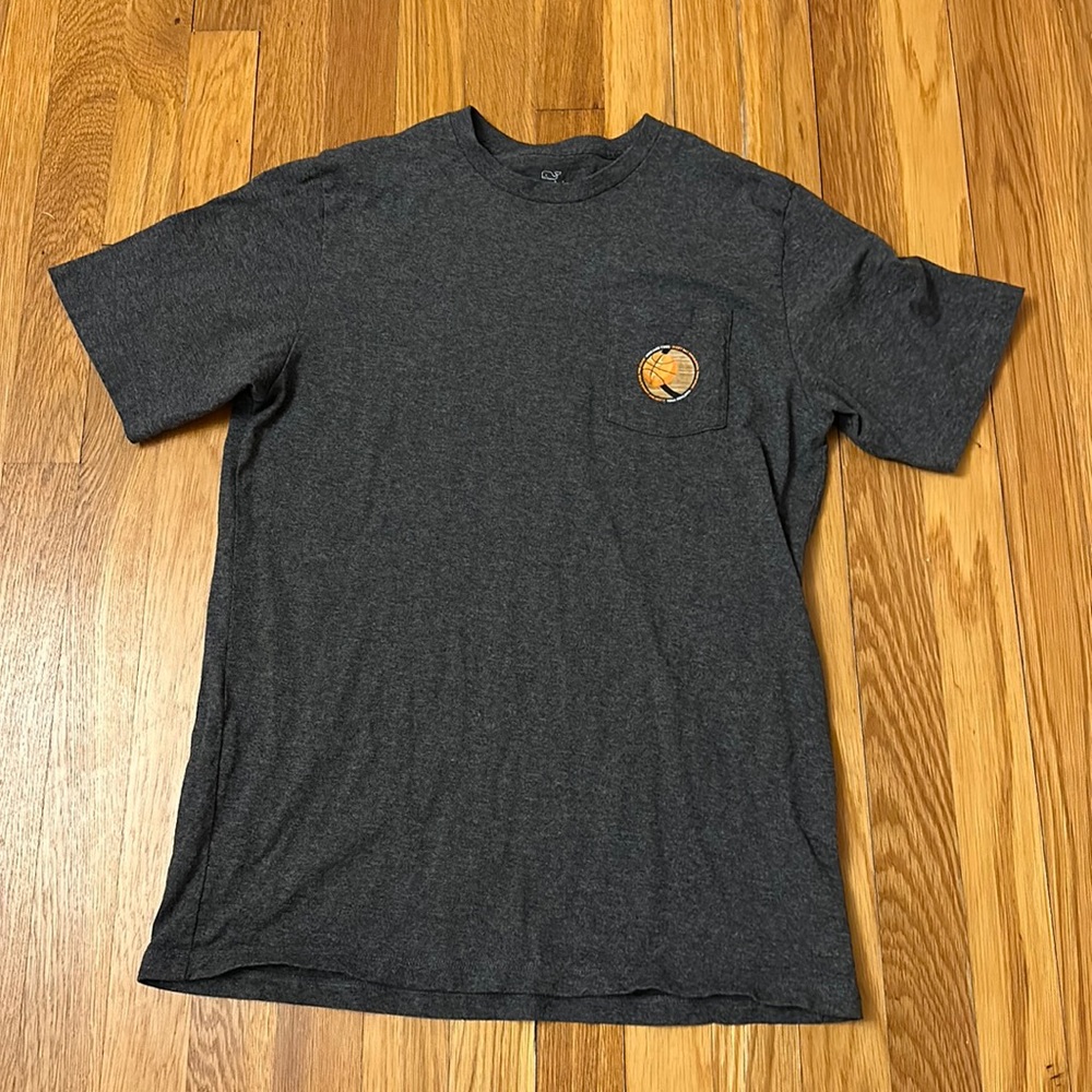 Boy’s Vineyard Vines basketball t shirt size XL (18)